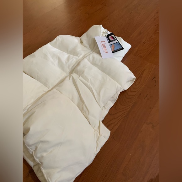 NWT Women’s Cream Puffer Vest Size: M - Picture 3 of 7